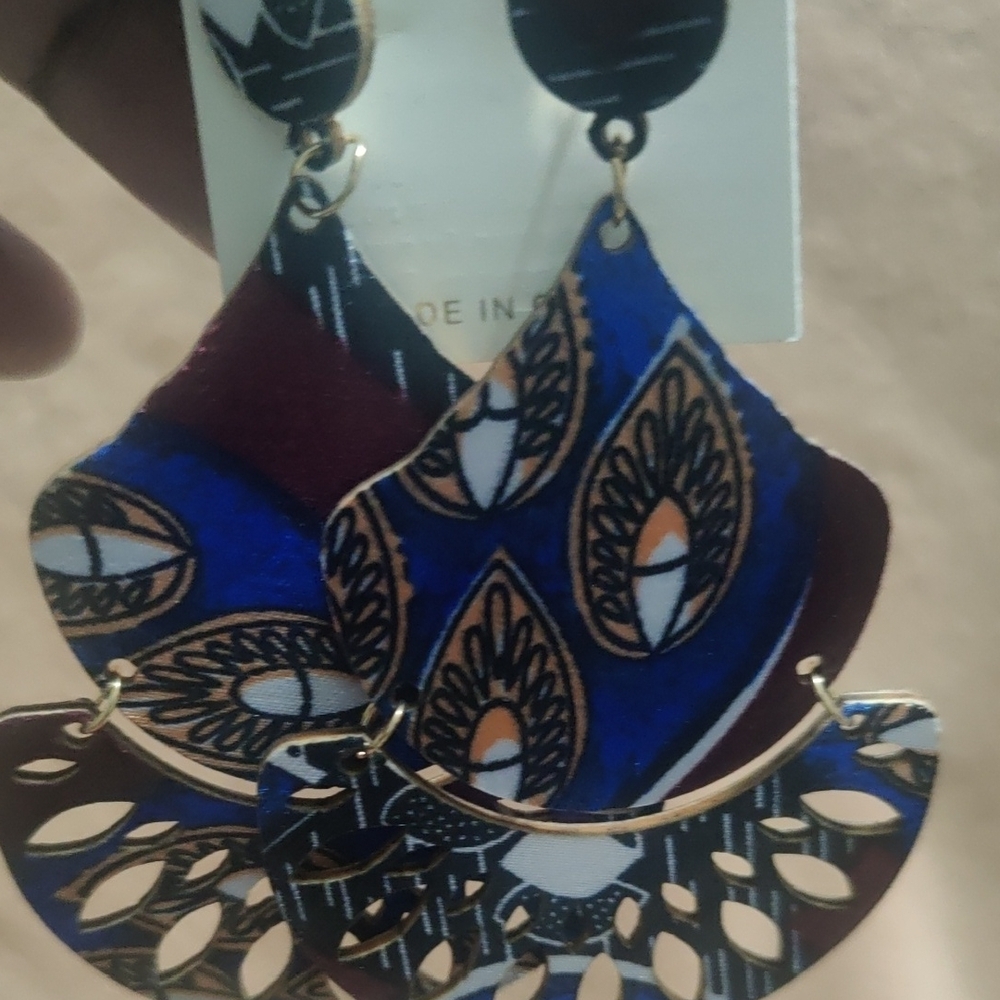 💕5 For 25 💕Blue and Gold Leaf Earrings - Picture 5 of 7